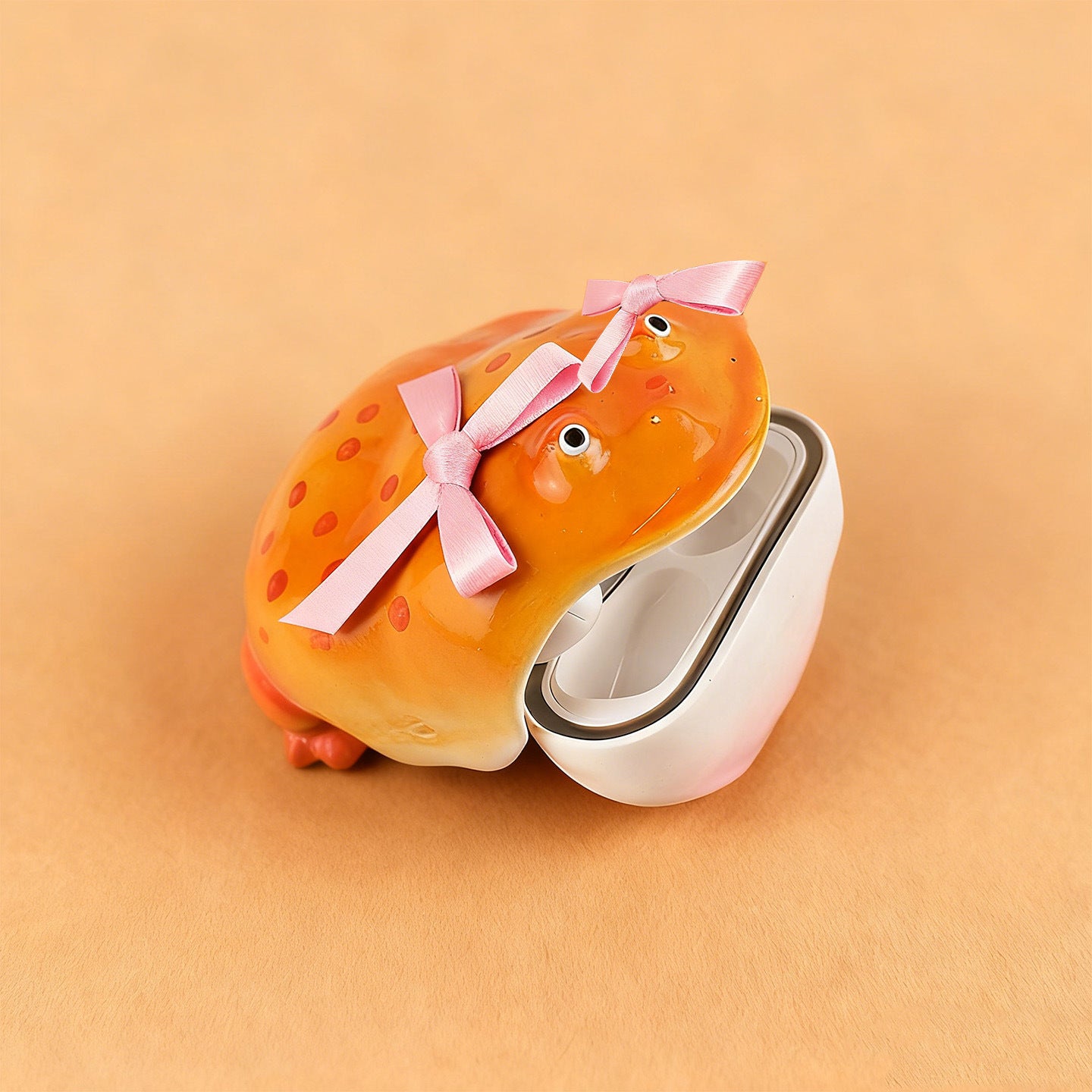 Frog Design Hard Plastic Earphone Case